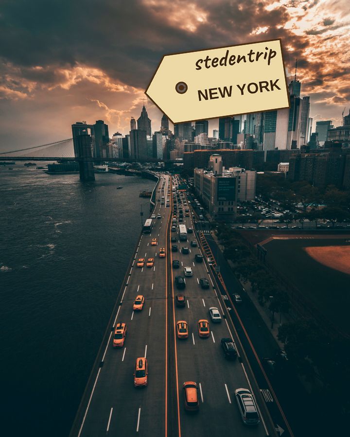Foto van de skyline van New York met het label 'stedentrip NEW YORK'.